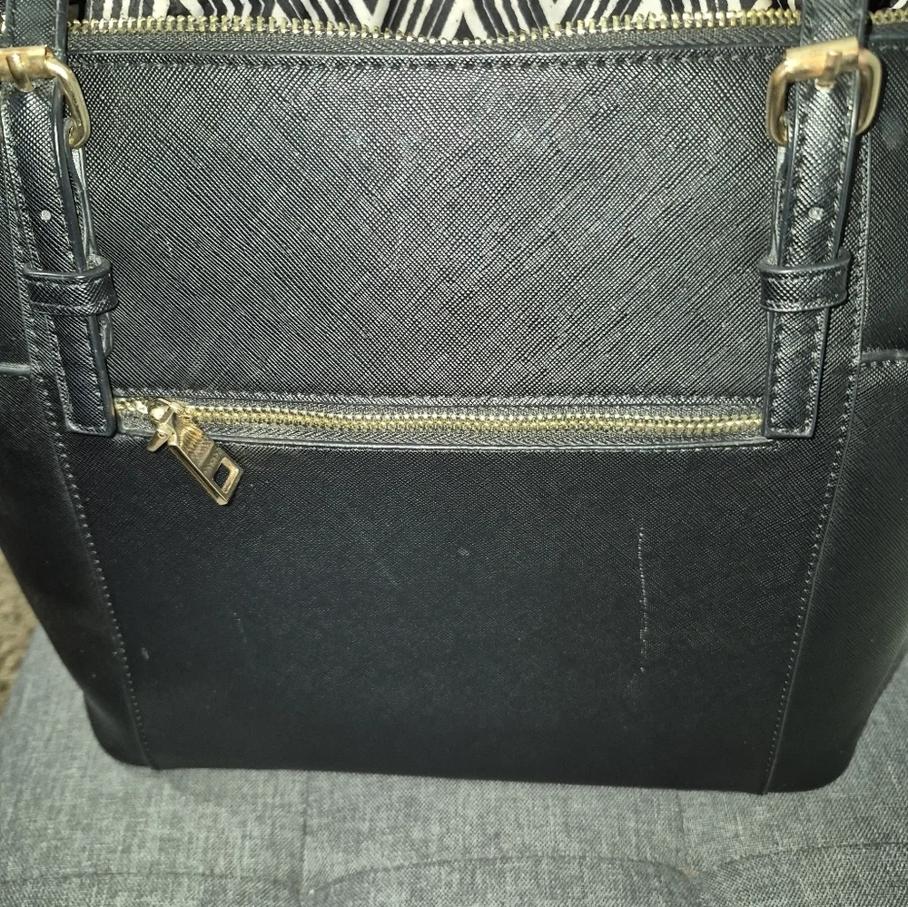 Miztique Bag Purse. Black. Extra Pouch. Vegan leather.